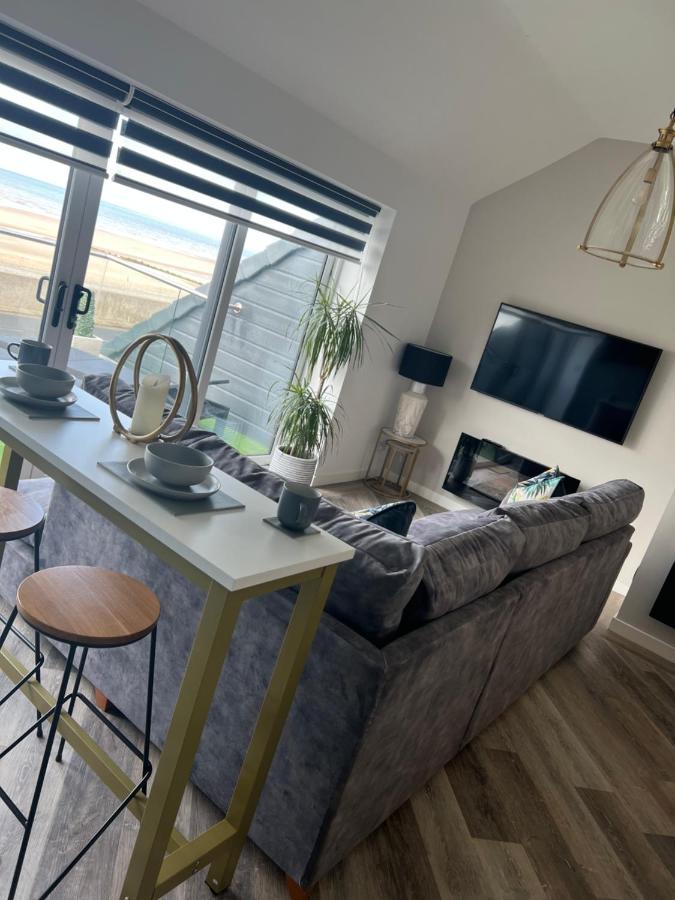 Beach View Apartment With Balcony And Sea View - Pet Friendly Кливлис Екстериор снимка