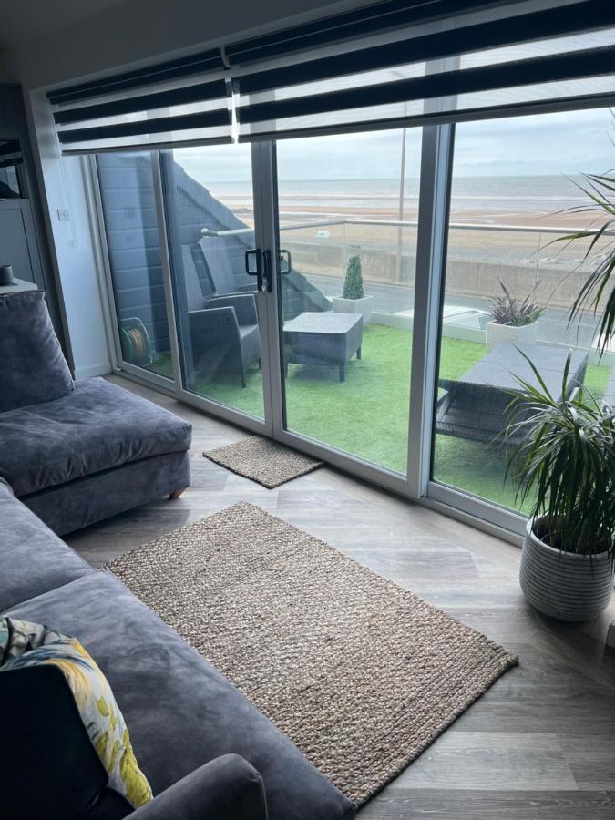 Beach View Apartment With Balcony And Sea View - Pet Friendly Кливлис Екстериор снимка