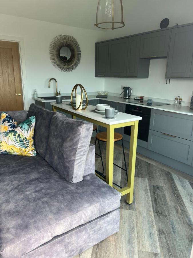 Beach View Apartment With Balcony And Sea View - Pet Friendly Кливлис Екстериор снимка